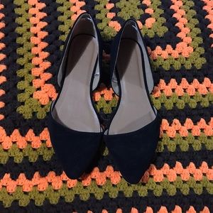 Pointed black flats